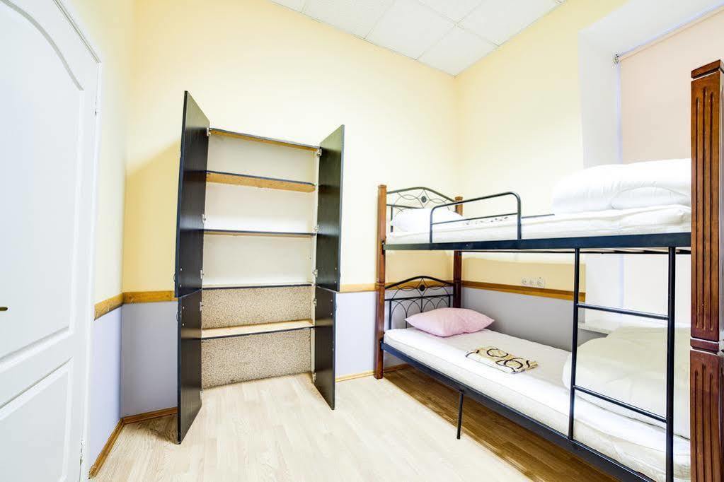 Night & Day Hostel Kiev Eksteriør billede